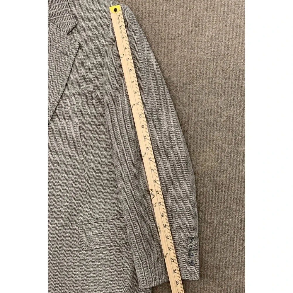 Vintage Jos A Bank Blazer Mens 44R Wool Herringbone Tweed USA Jacket Sportcoat